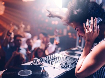 DJ